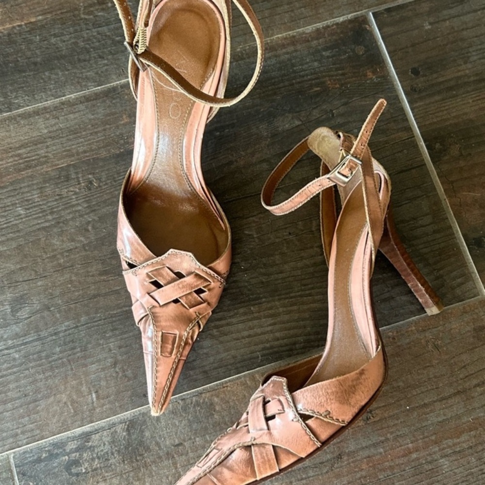 Blush pink vintage pointed toe Y2K heel